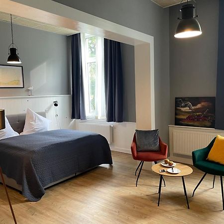 Hotel Alte Navigationsschule Rhauderfehn エクステリア 写真