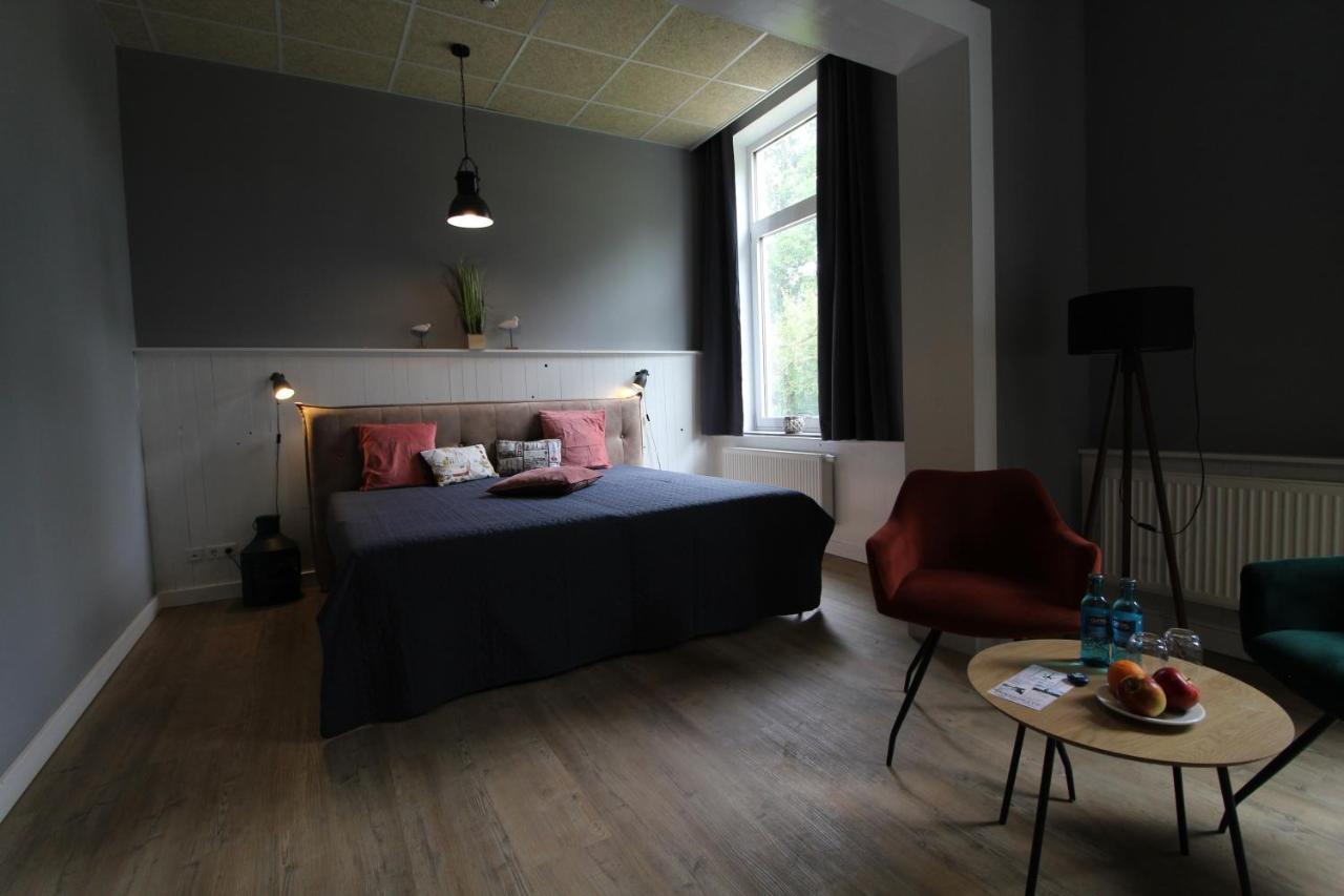 Hotel Alte Navigationsschule Rhauderfehn エクステリア 写真