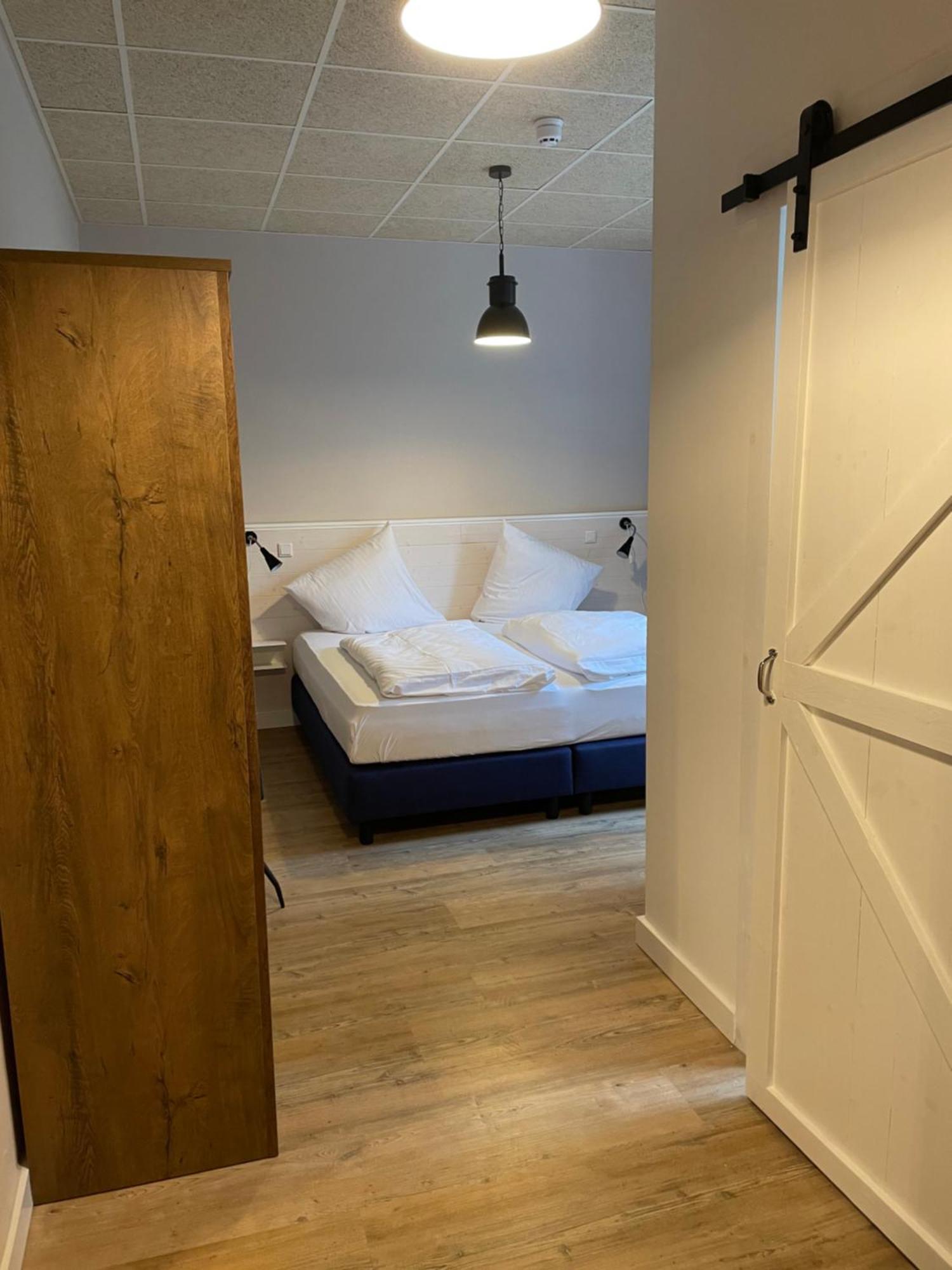 Hotel Alte Navigationsschule Rhauderfehn エクステリア 写真