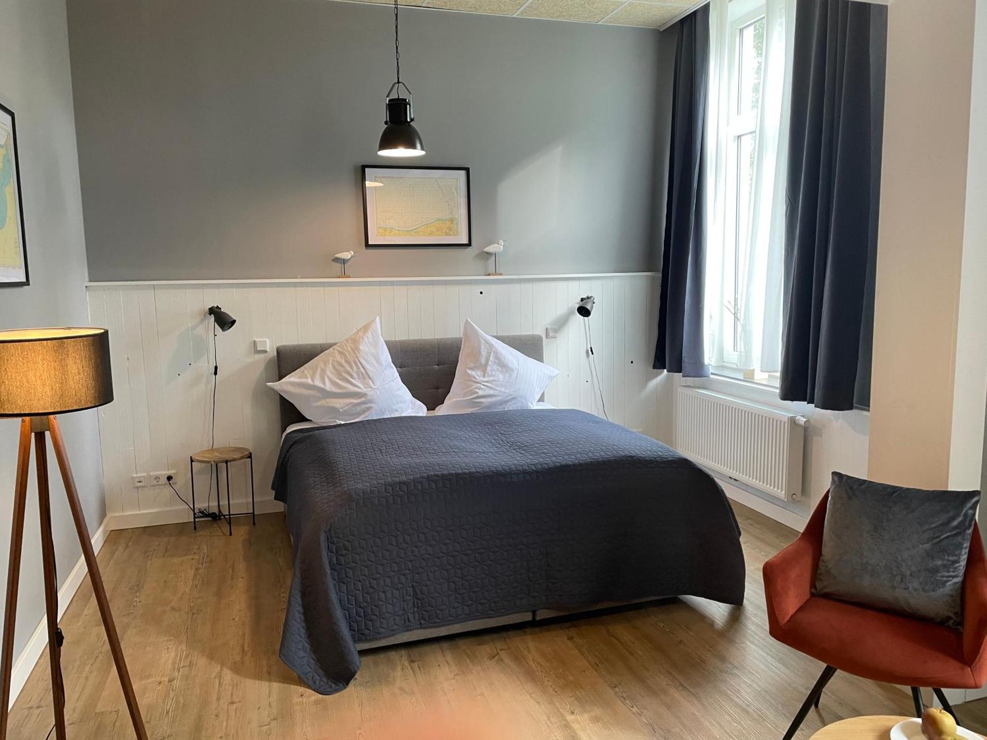 Hotel Alte Navigationsschule Rhauderfehn エクステリア 写真