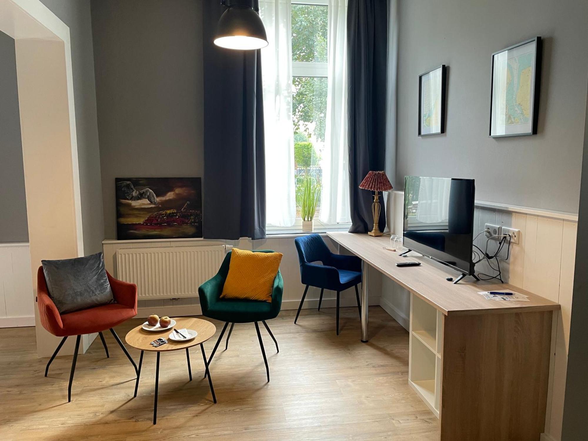 Hotel Alte Navigationsschule Rhauderfehn エクステリア 写真