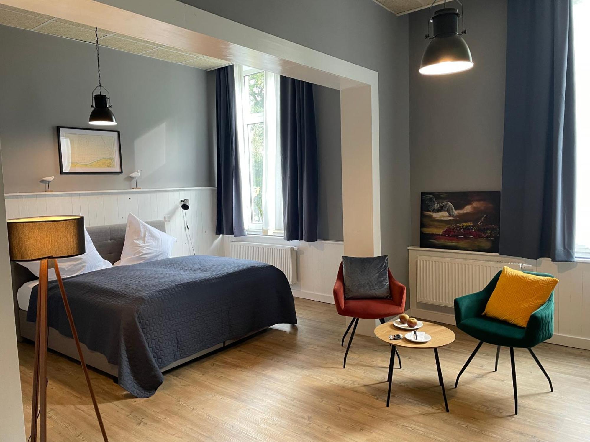 Hotel Alte Navigationsschule Rhauderfehn エクステリア 写真